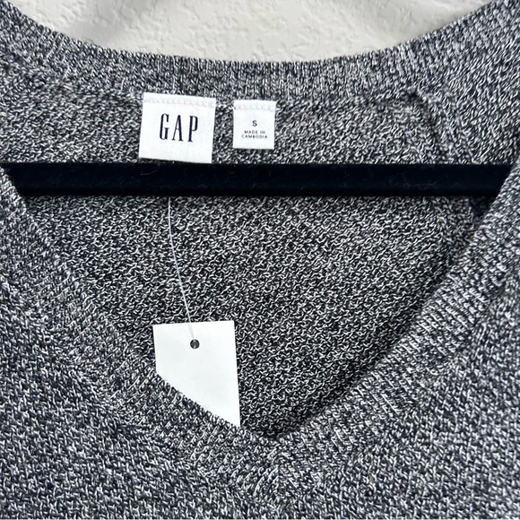 Gap Long Sleeve Sweater - Picture 2 of 5